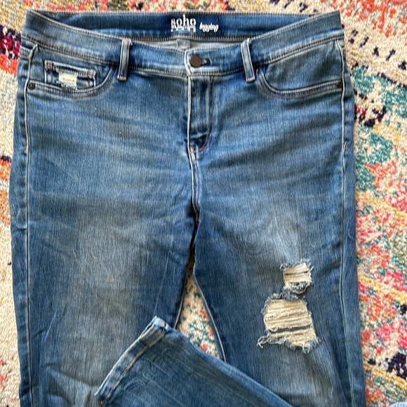 “SoHo New York & Company” legging distressed jeans P2 - Picture 2 of 3